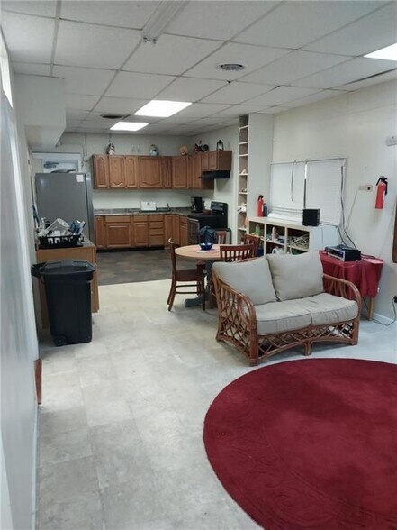 More Photos Of 2102 N Oakland Ave, Decatur Freestanding For Sale
