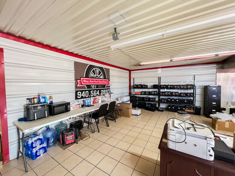 More Photos Of 1106 W Main St, Olney Auto Repair For Sale