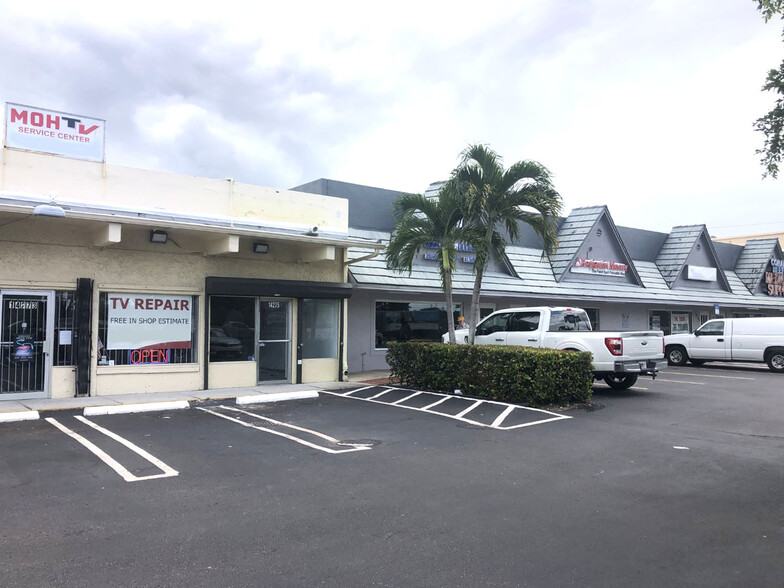 Primary Photo Of 14271-14275 S Dixie Hwy, Miami Freestanding For Lease