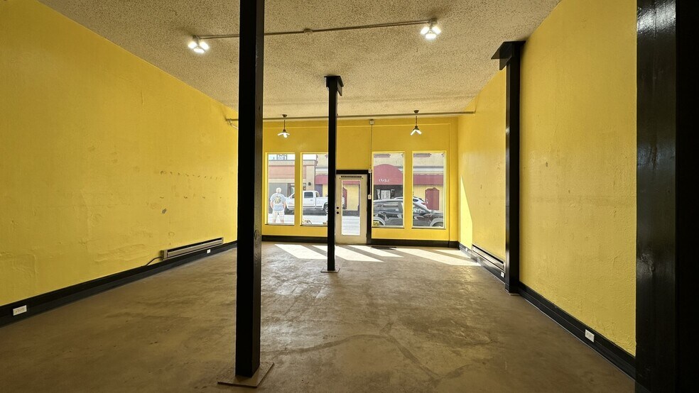 More Photos Of 408 Pacific Ave S, Kelso Storefront For Lease