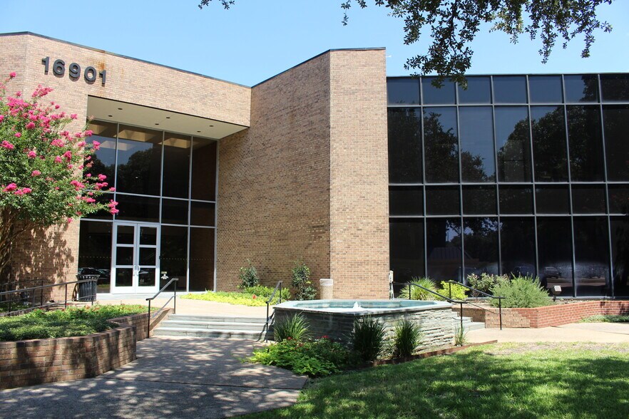 More Photos Of 16901 N Dallas Pky, Addison Office For Lease