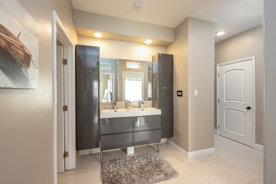 More Photos Of 4741 Point Loma Ave, San Diego Storefront Retail Residential For Sale