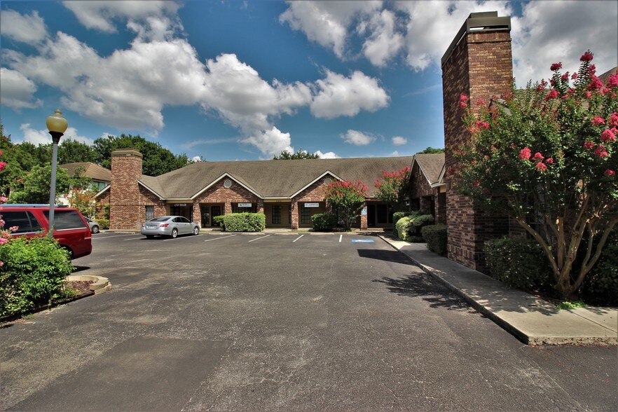 More Photos Of 15102 Jones Maltsberger Rd, San Antonio Office Residential For Lease