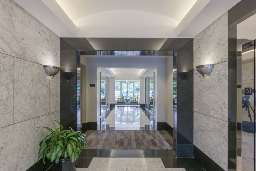 More Photos Of 9011 Arboretum Pky, Richmond Office For Lease