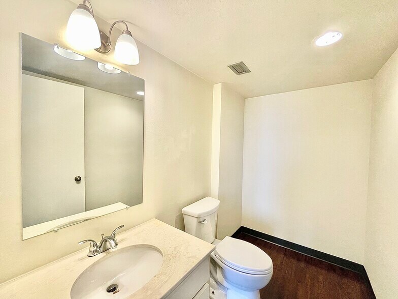 More Photos Of 710-724 Buffalo St, Corpus Christi Unknown For Lease