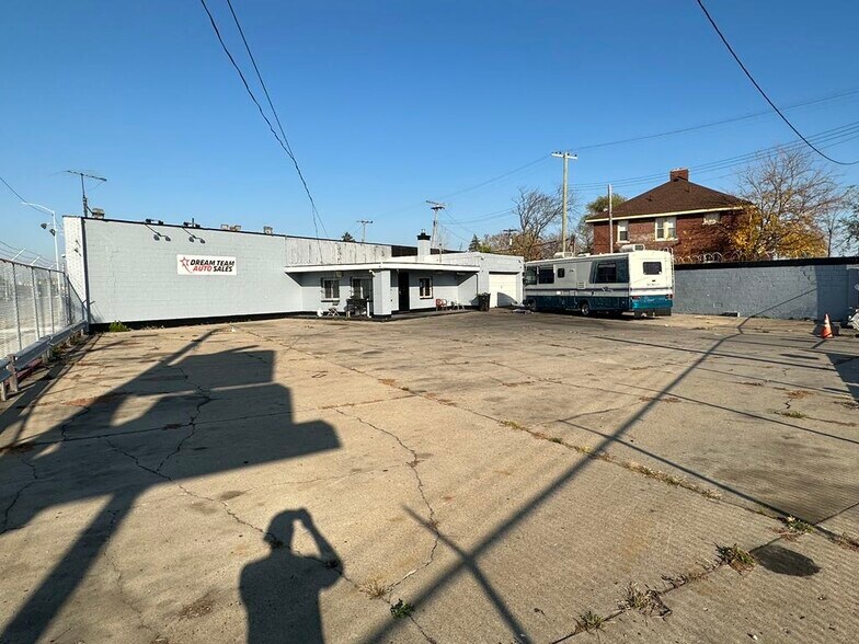 More Photos Of 13400 Gratiot Ave, Detroit Auto Dealership For Sale