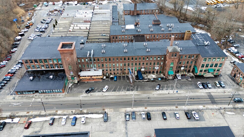 More Photos Of 560 Mineral Spring Ave, Pawtucket Warehouse For Lease