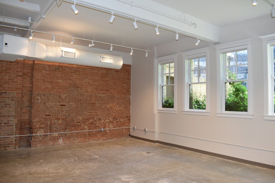 More Photos Of 2218 Bryan St, Dallas Office For Lease