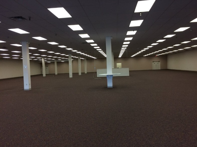 More Photos Of 105-149 W Hendry St, Hinesville Storefront For Lease
