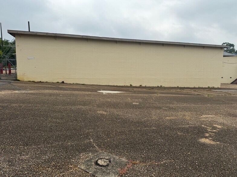 More Photos Of 1002 Douglas Ave, Opp Manufacturing For Lease