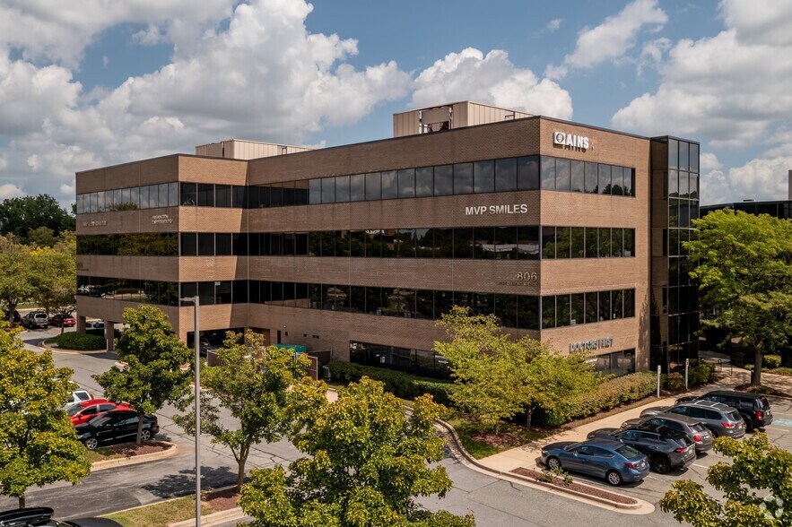 More Photos Of 806 W Diamond Ave, Gaithersburg Medical For Sale