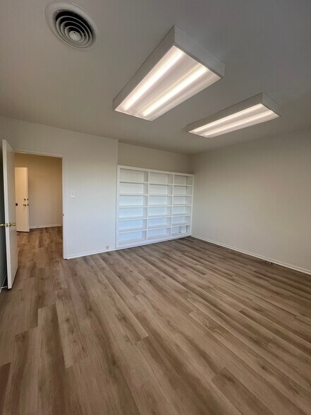 More Photos Of 6210 Wilshire Blvd, Los Angeles Office For Lease