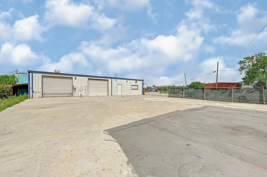 More Photos Of 1517 Spencer Highway, La Porte Auto Repair For Sale