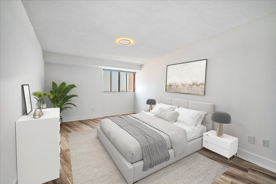 More Photos Of 6 John St, Oakville Apartments For Lease