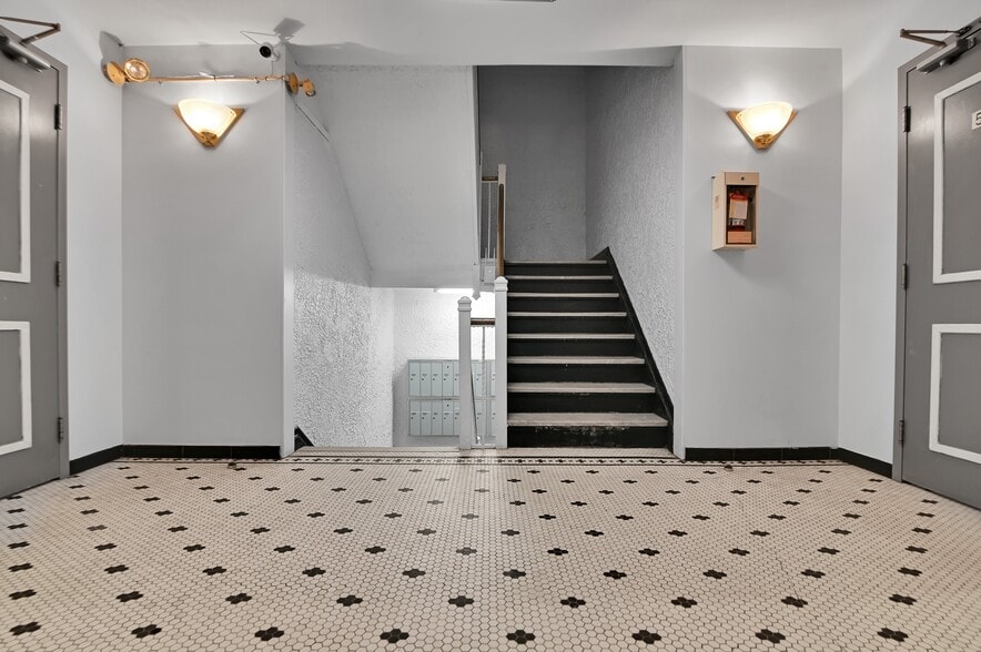 More Photos Of 61 Cartier St, Ottawa Apartments For Sale