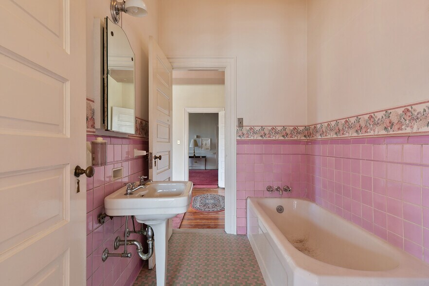 More Photos Of 2500 E Marshall St, Richmond Office For Lease