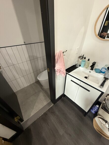 More Photos Of 17 Herkimer Pl, Brooklyn General Retail For Sale