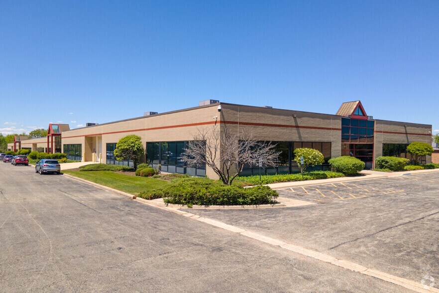 More Photos Of 8310-8350 S Madison St, Burr Ridge Light Distribution For Lease