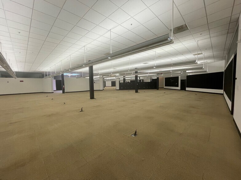 More Photos Of 5959 Bigger Rd, Kettering Light Distribution For Sale