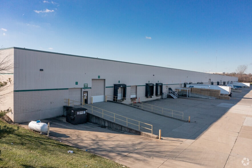 More Photos Of 5406-5474 Spellmire Dr, West Chester Warehouse For Lease