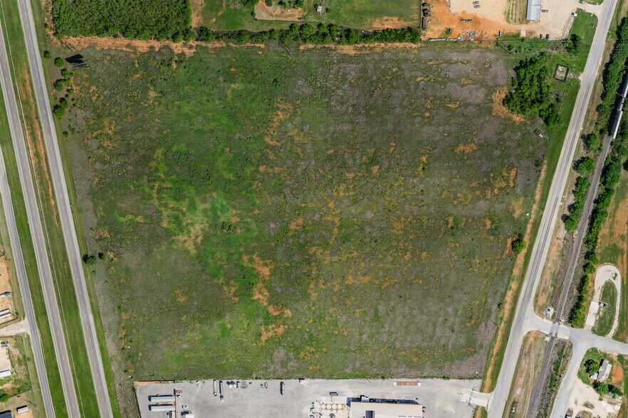 More Photos Of 35 & Interstate 35 Business, Dilley Land For Sale