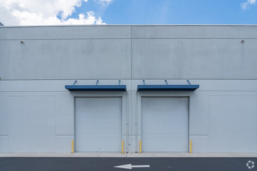 More Photos Of 5900 N Powerline Rd, Fort Lauderdale Warehouse For Lease