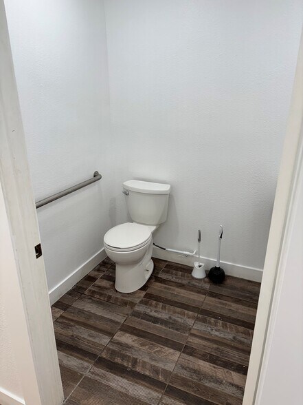 More Photos Of 515-521 W Ramsey St, Banning Storefront Retail Office For Lease