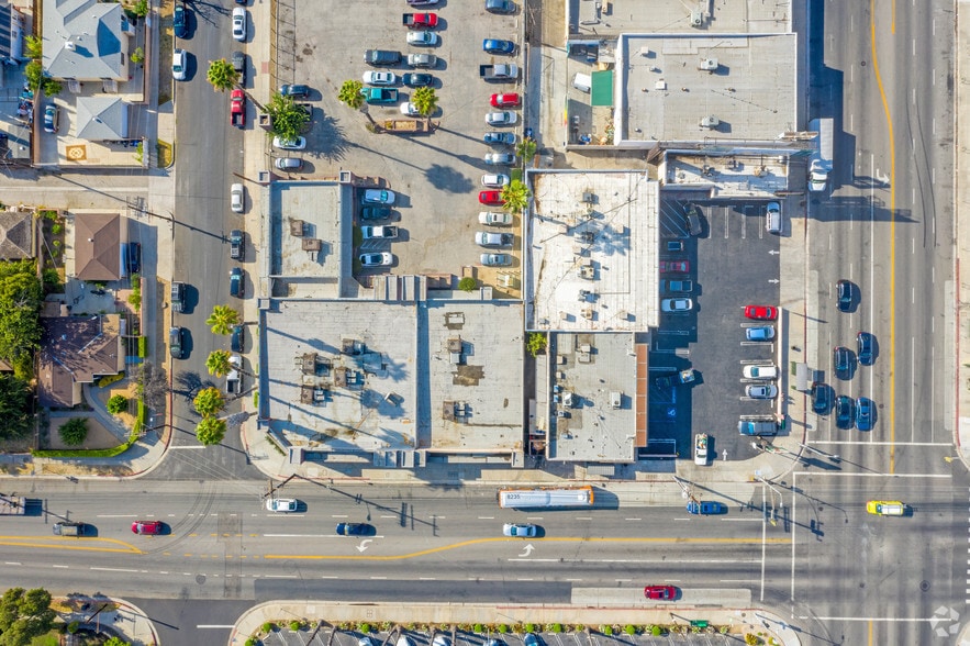 More Photos Of 19234 Vanowen St, Reseda Medical For Lease