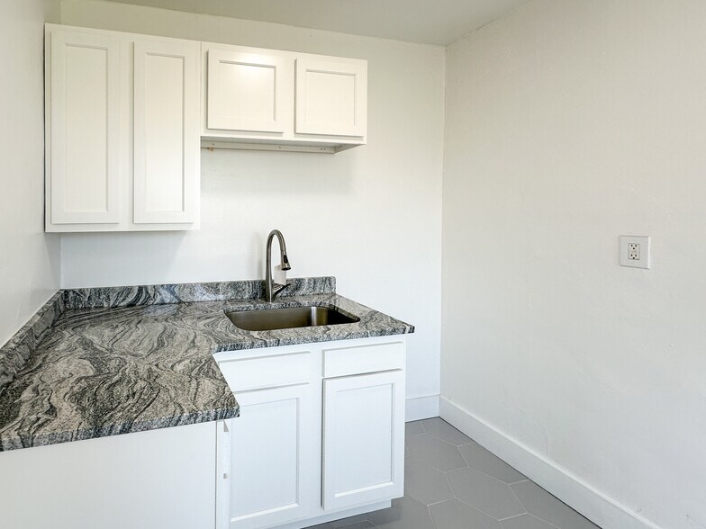 More Photos Of 3737 Scovel Pl, Detroit Apartments For Sale