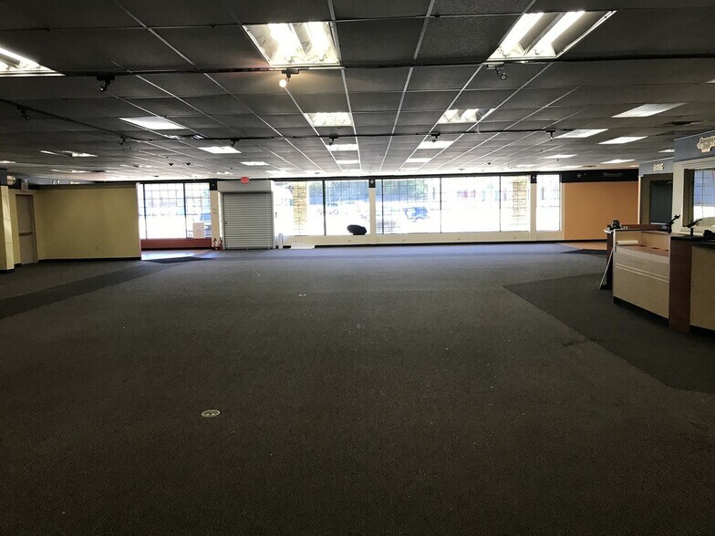 More Photos Of 507 N Gloster St, Tupelo Storefront For Lease