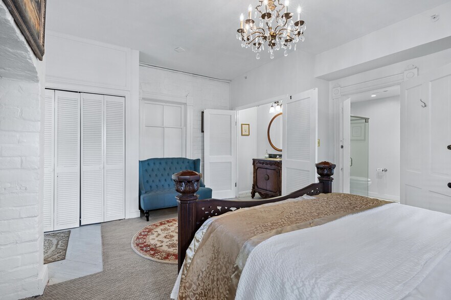 More Photos Of 402 E Gaston St, Savannah Hospitality For Sale