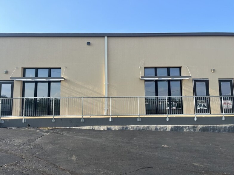 More Photos Of 1201 Hanley Industrial Ct, Brentwood Flex For Lease