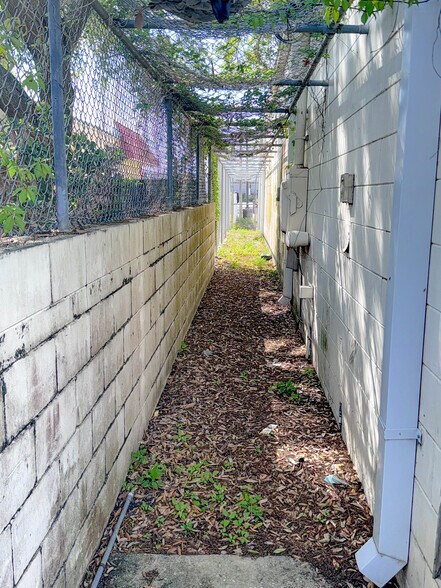 More Photos Of 938 W Colonial Dr, Orlando Freestanding For Lease