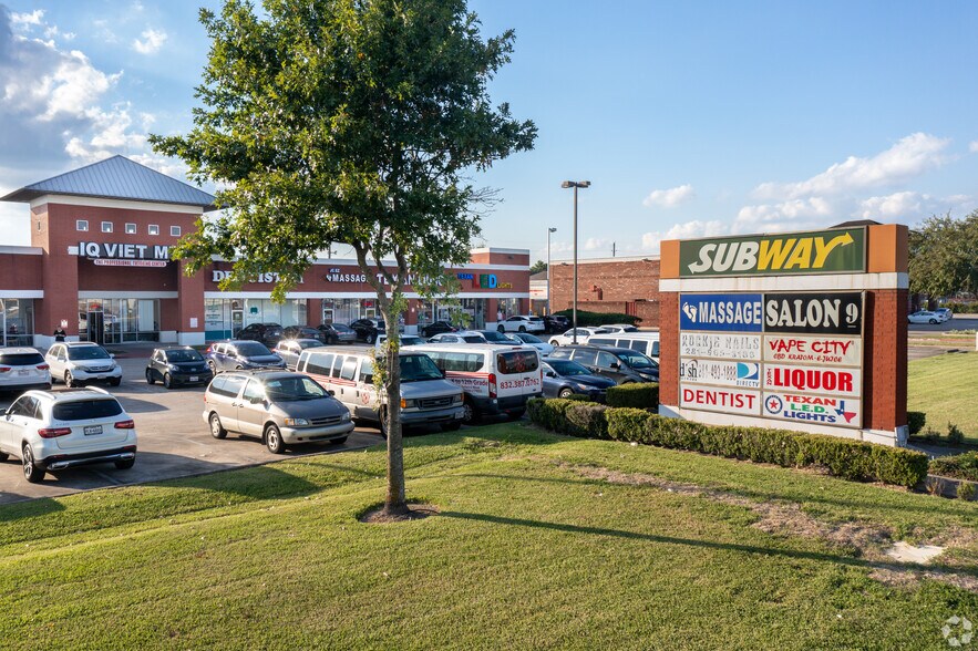 More Photos Of 10140-10144 S Hwy 6, Sugar Land Unknown For Lease