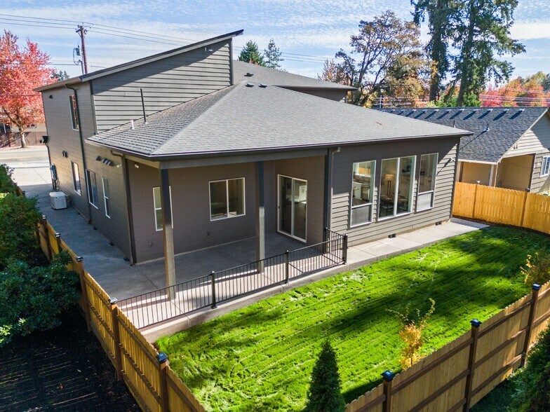 More Photos Of 1801 SE Brookwood Ave, Hillsboro Specialty For Sale
