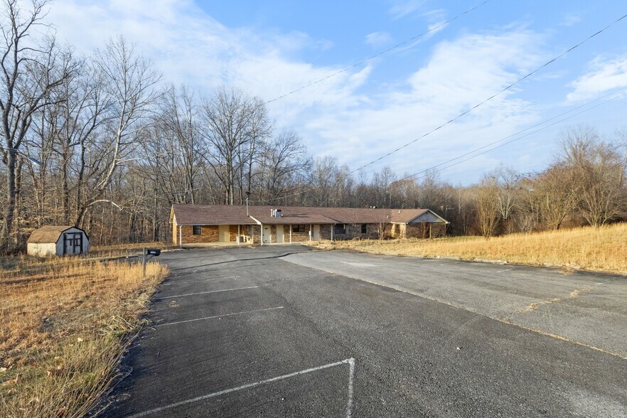More Photos Of 2425 Highway 41A Byp, Clarksville Light Distribution For Sale