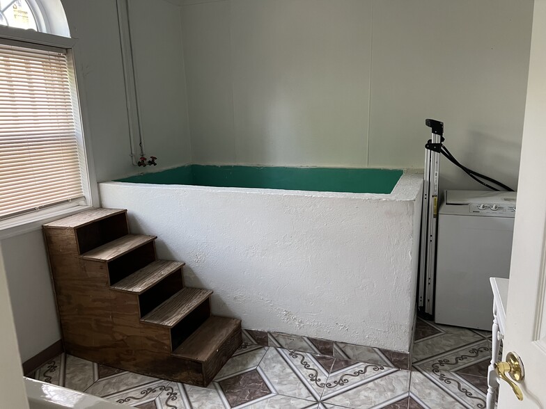 More Photos Of 52 Gray St, Newark Religious Facility For Sale