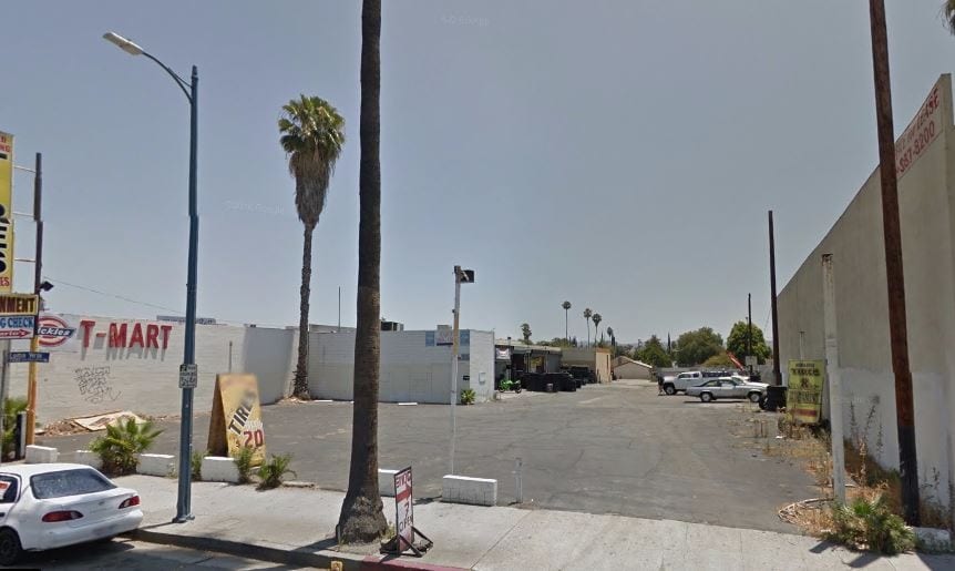 More Photos Of 20930 Sherman Way, Canoga Park Auto Dealership For Lease