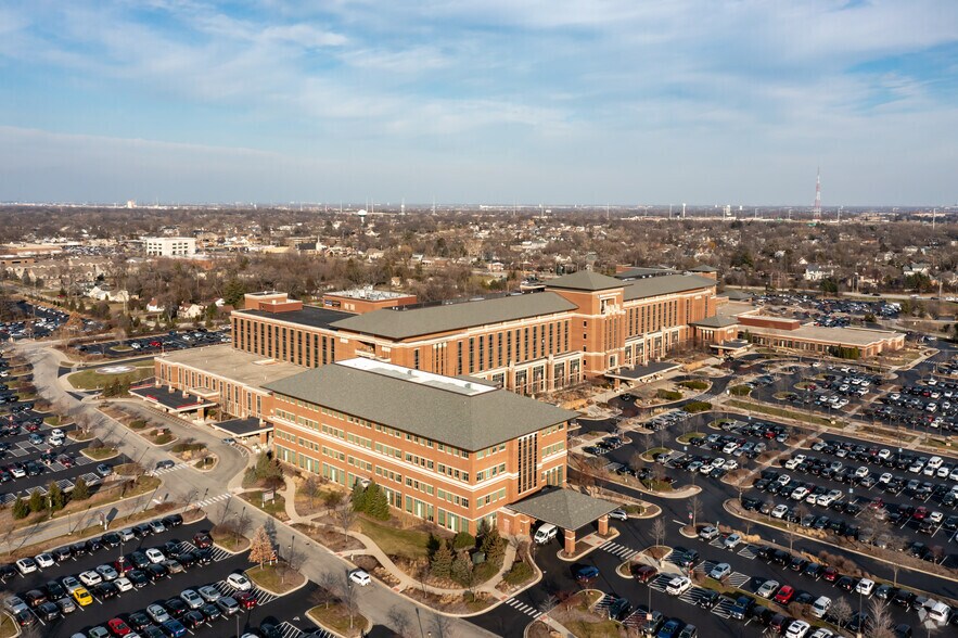 More Photos Of 133 E Brush Hill Rd, Elmhurst Medical For Lease