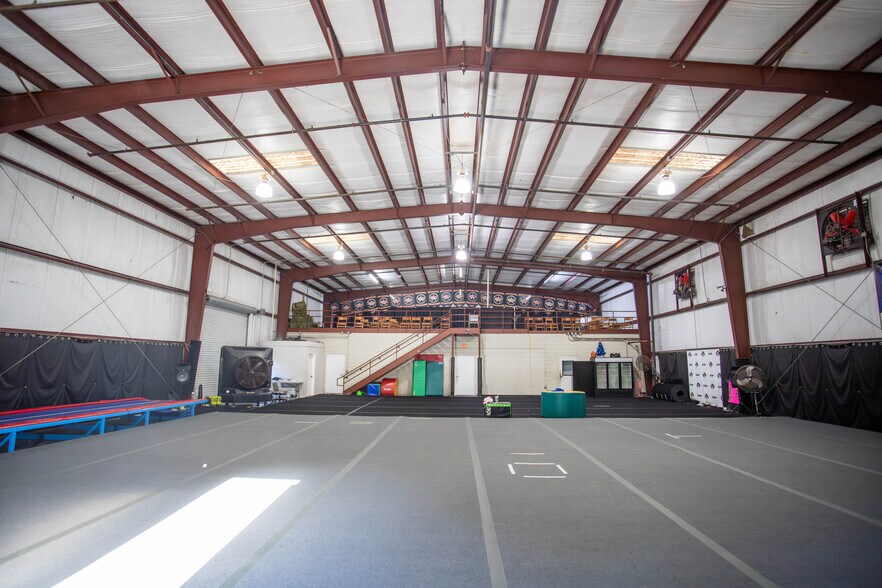 More Photos Of 1205 Crown Park Cir, Winter Garden Warehouse For Sale