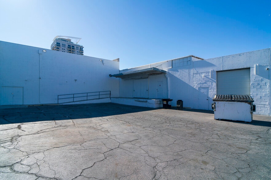 More Photos Of 808-810 S Main St, Las Vegas Flex For Sale