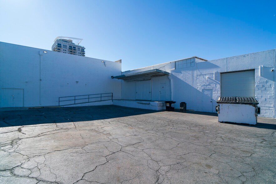 More Photos Of 808-810 S Main St, Las Vegas Flex For Sale