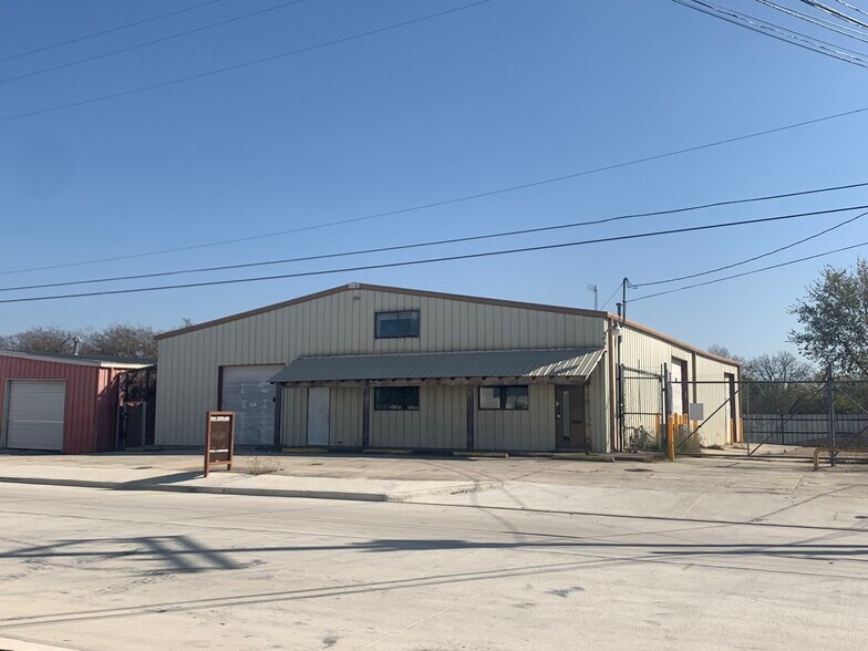 More Photos Of 3514 Copeland Dr, San Antonio Light Manufacturing For Sale