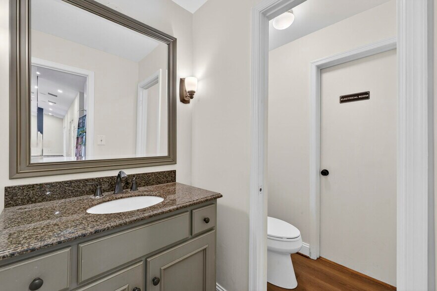 More Photos Of 10130-10134 Colvin Run Rd, Great Falls Medical For Lease