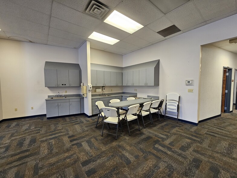 More Photos Of 2900 Plank Rd, Altoona Restaurant For Lease