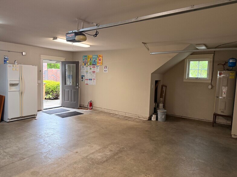More Photos Of 1510 NE Fairview Village St, Fairview Office Residential For Lease