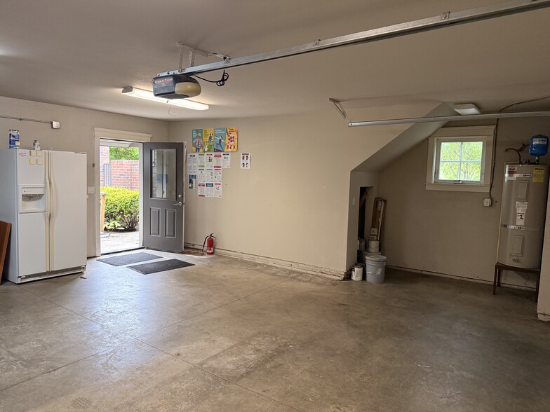 More Photos Of 1510 NE Fairview Village St, Fairview Office Residential For Lease