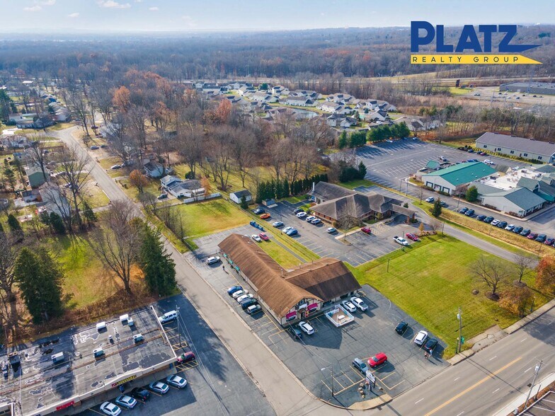 More Photos Of 8024-8028 E Market St, Warren General Retail For Lease