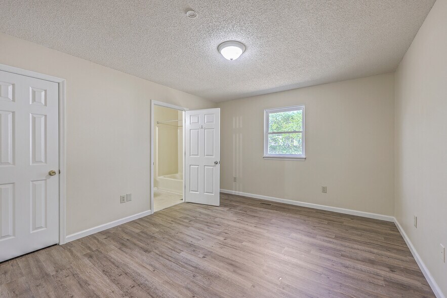 More Photos Of 106 Mayrant St, Summerville Office For Sale