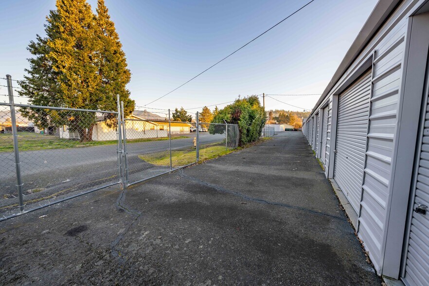 More Photos Of 100 Pardee Ln, Grants Pass Self Storage For Sale